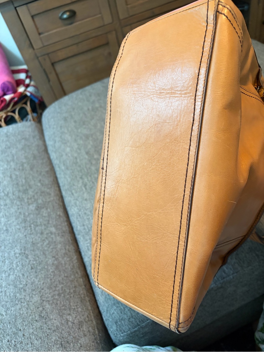 Hobo Classic Tan Leather Shoulder Bag - Picture 6 of 6